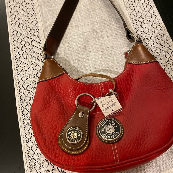 Vintage Dooney & Bourke Red leather shoulder bag with keychain - Picture 3 of 9